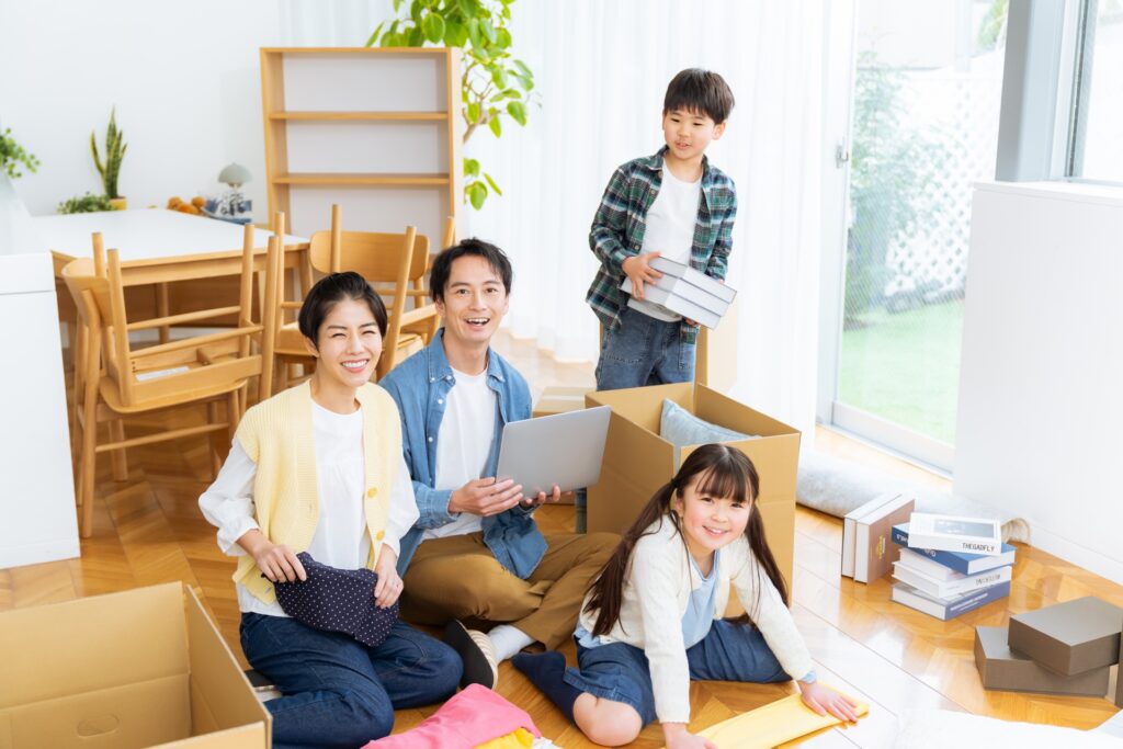 引っ越しする家族
