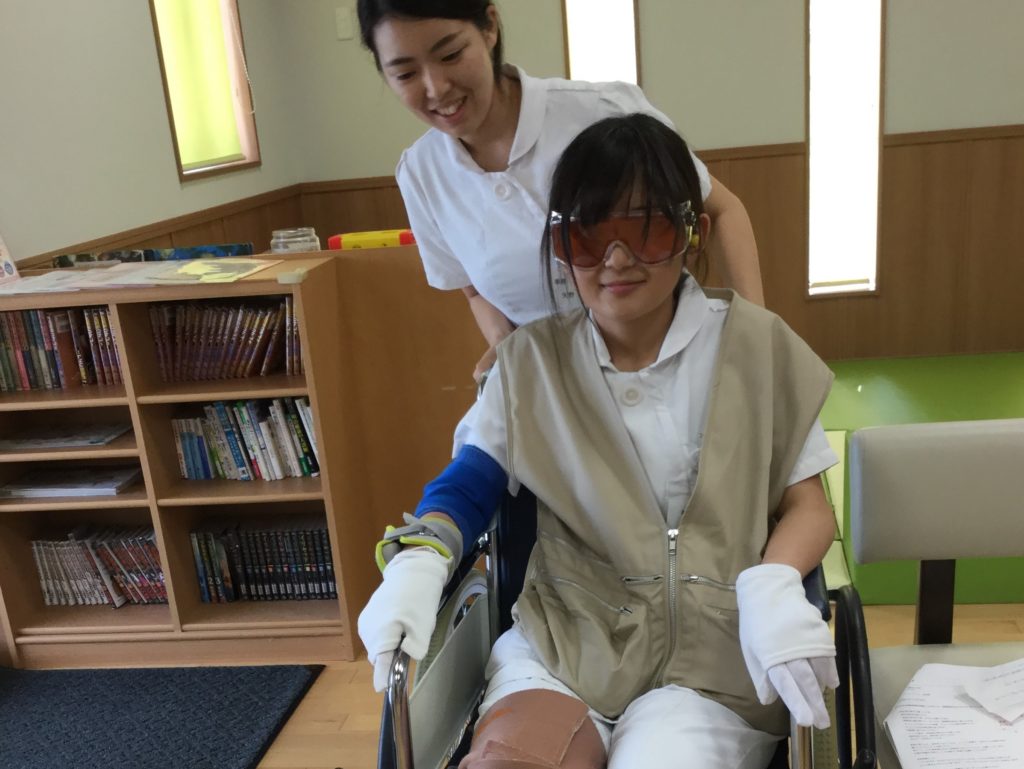 高齢者疑似体験の様子